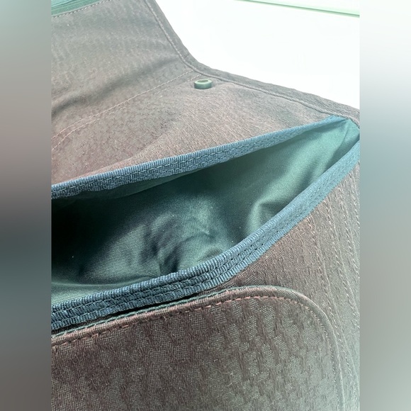 LULULEMON Test Of Time Stacked Jacquard Black Cherry Leather Trim Travel Wallet - Picture 13 of 15